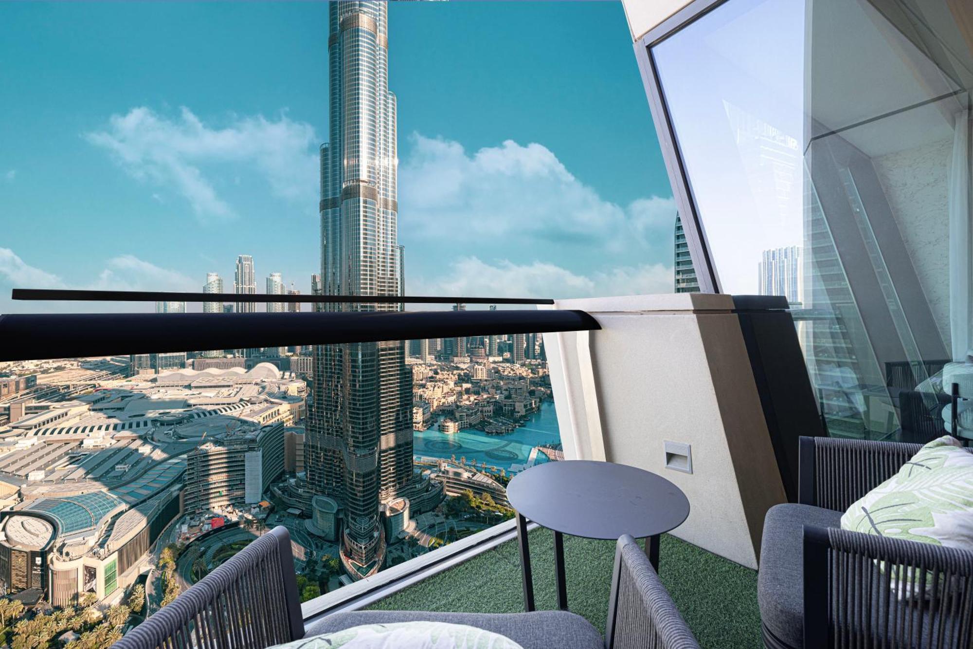 Brand-new 4br Luxury With Burj Khalifa View And Direct Mall Access - Ps5 Included