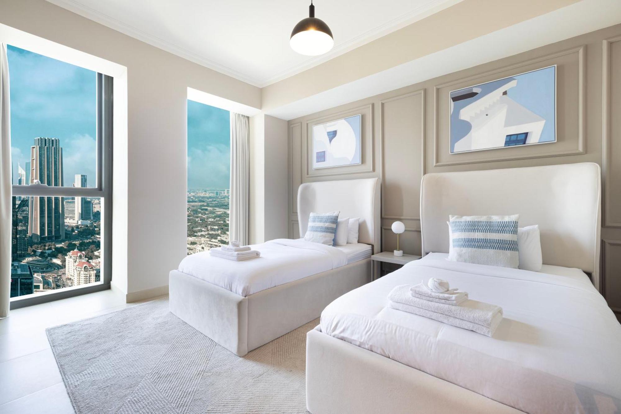 Brand-new 4br Luxury With Burj Khalifa View And Direct Mall Access - Ps5 Included * Dubai